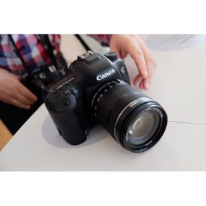 EOS 7D Mark II DSLR Camera With 18-135mm